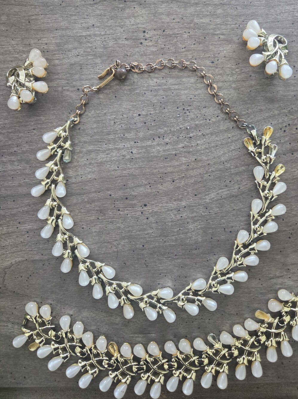 Resin And Metal Leaves Necklace Set